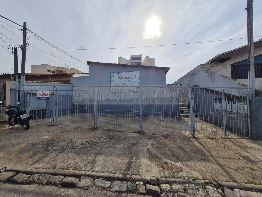 Alugar Casa / em Bairros em Sorocaba R$ 950,00 - Foto 1