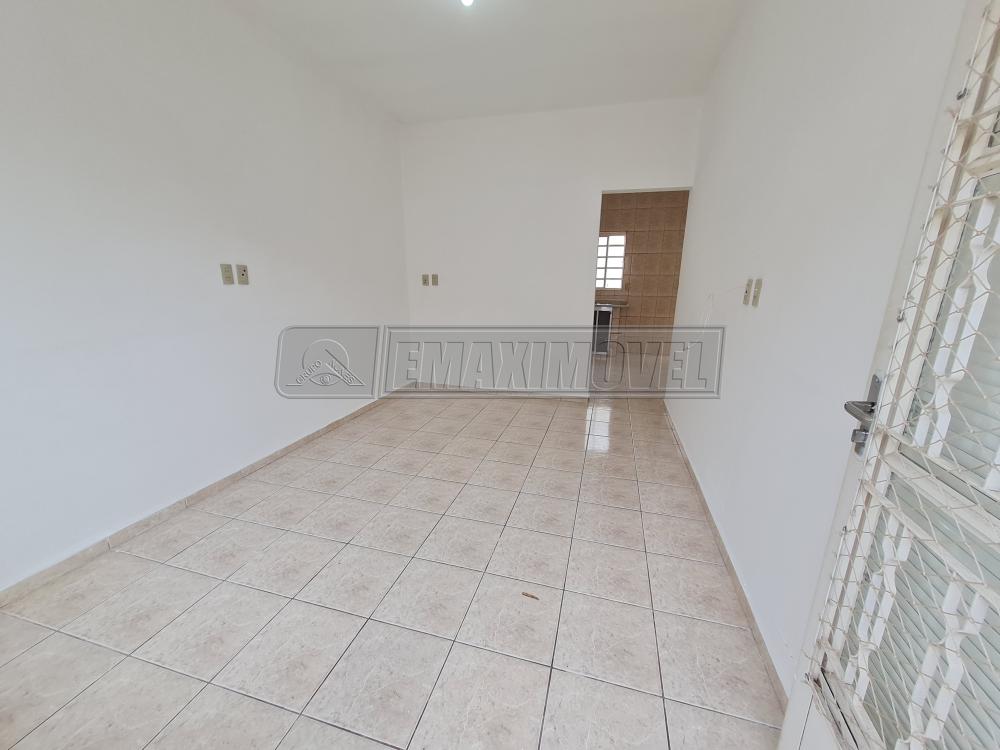 Alugar Casa / em Bairros em Sorocaba R$ 950,00 - Foto 2