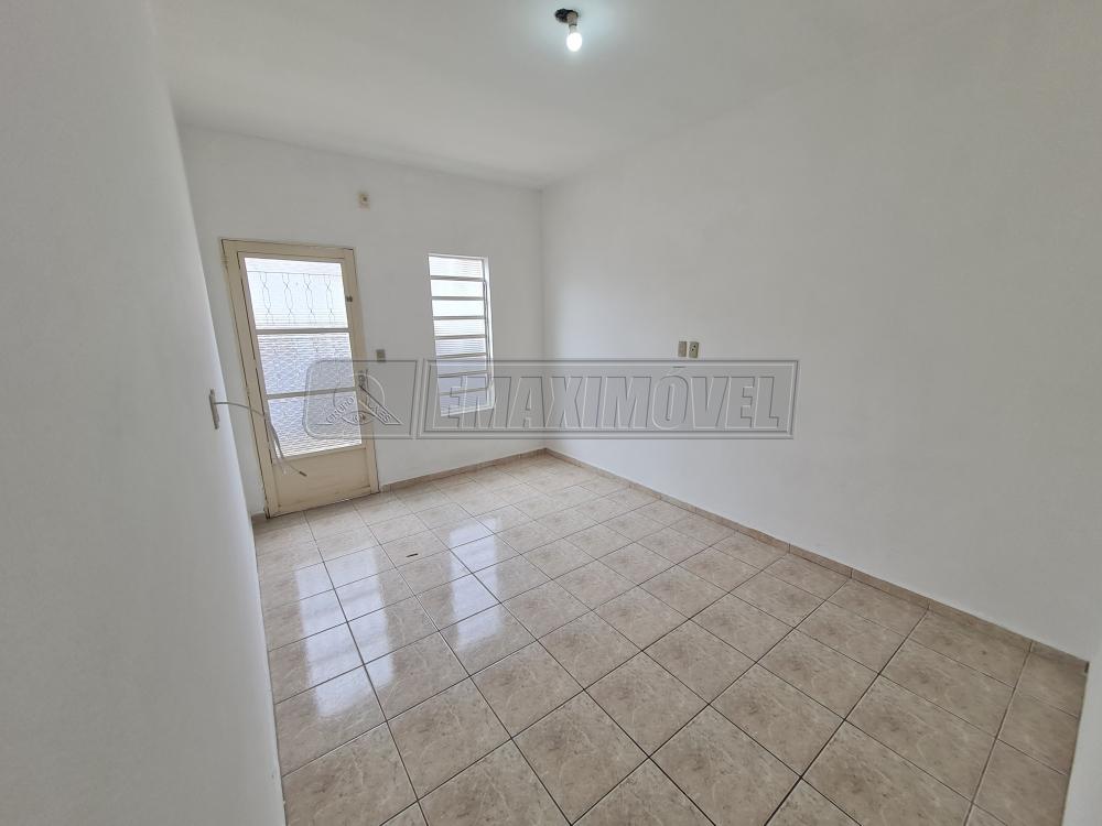 Alugar Casa / em Bairros em Sorocaba R$ 950,00 - Foto 3