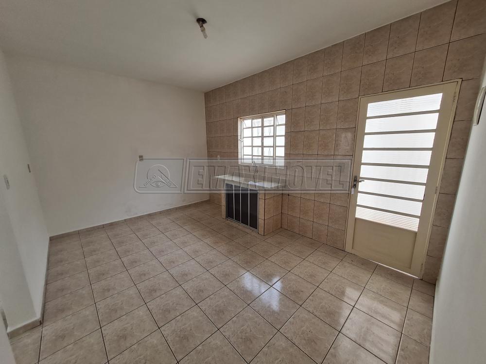 Alugar Casa / em Bairros em Sorocaba R$ 950,00 - Foto 4