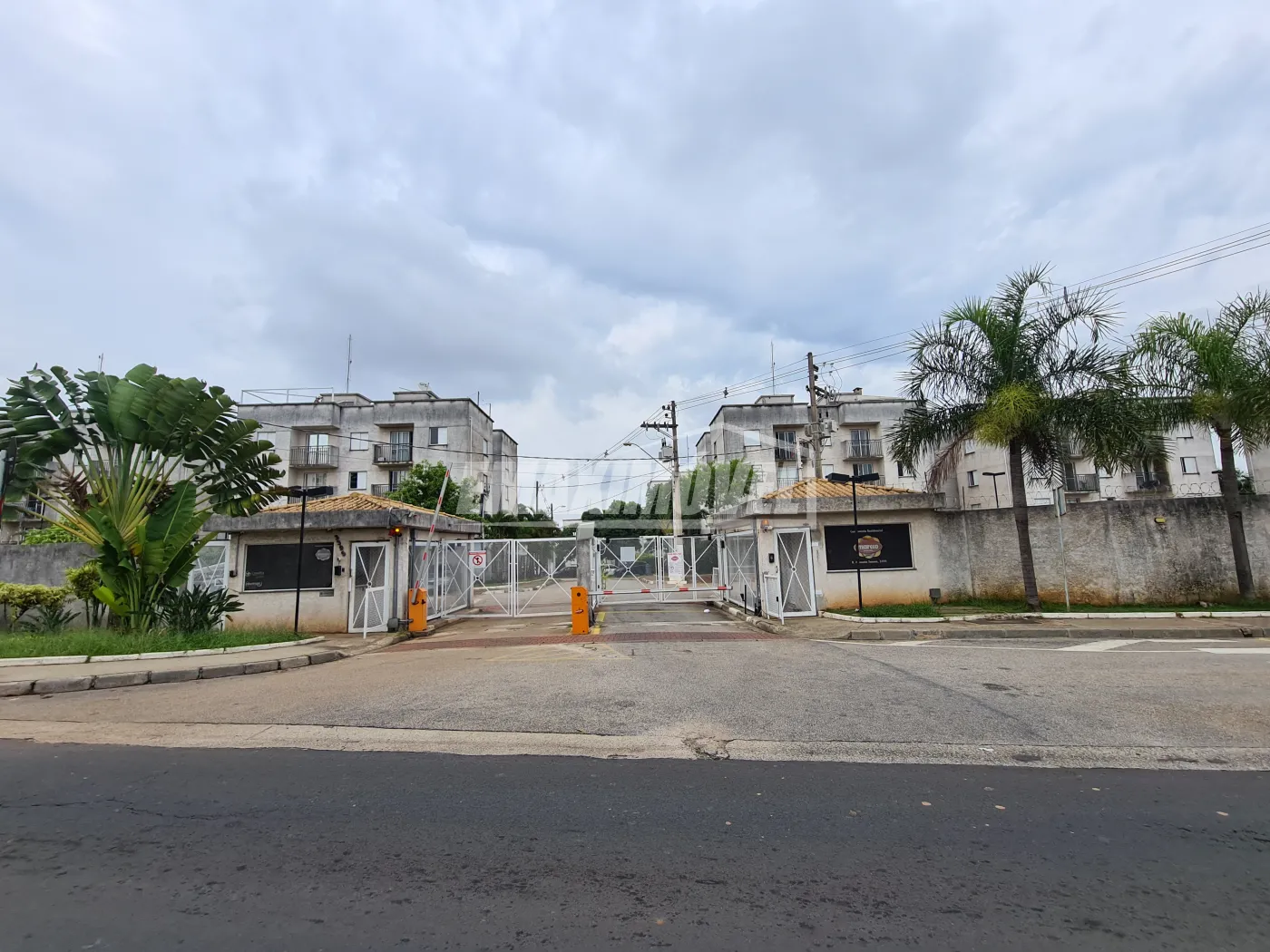 Alugar Apartamento / Padrão em Sorocaba R$ 1.100,00 - Foto 1