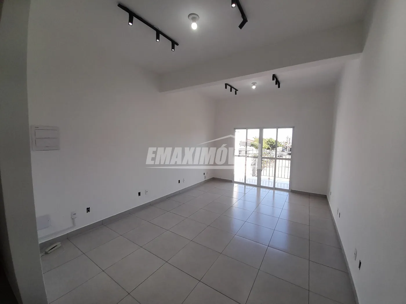 Alugar Sala Comercial / em Bairro em Sorocaba R$ 1.100,00 - Foto 2