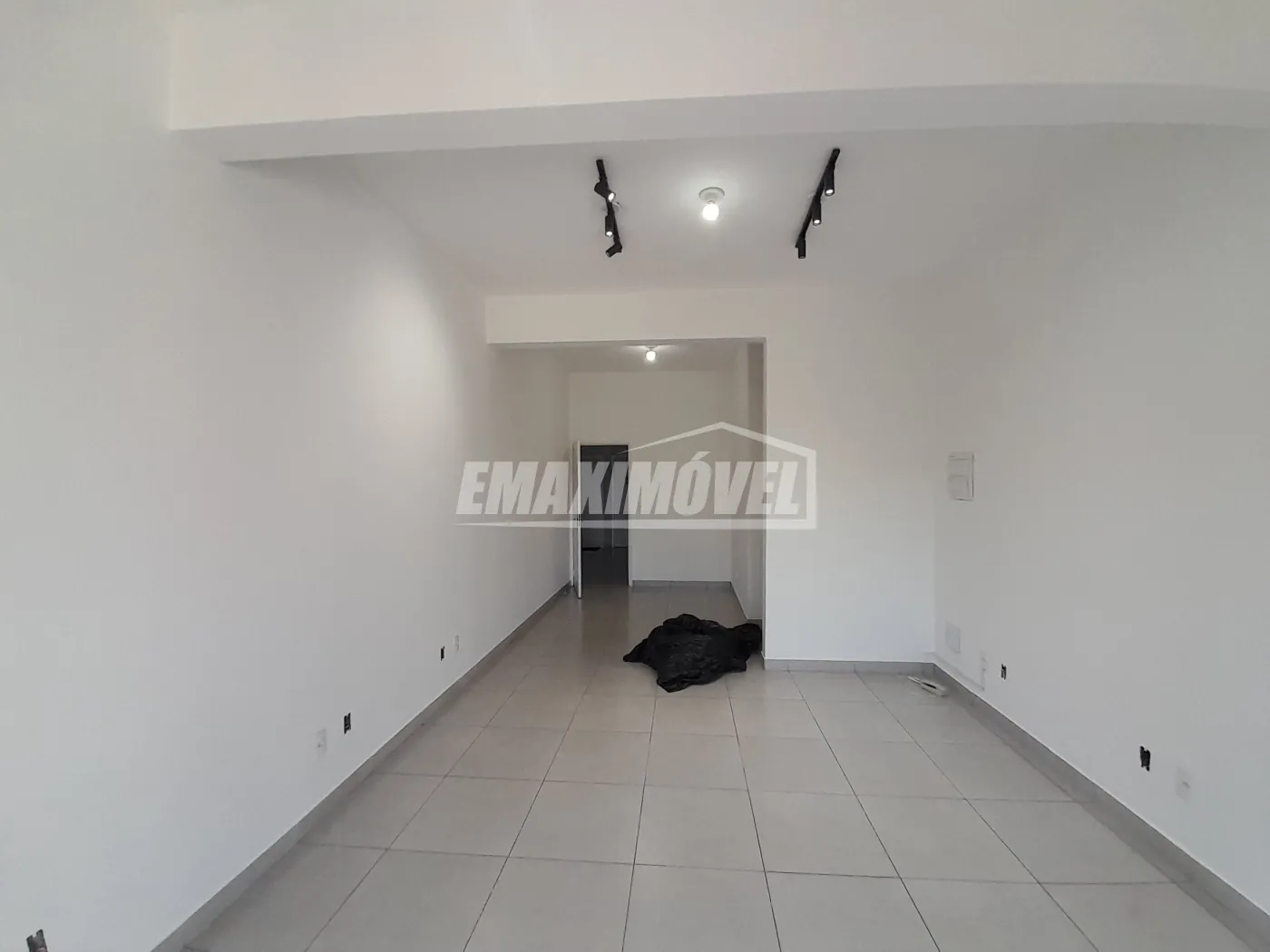 Alugar Sala Comercial / em Bairro em Sorocaba R$ 1.100,00 - Foto 4