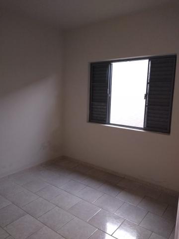 Alugar Casa / em Bairros em Sorocaba R$ 800,00 - Foto 4